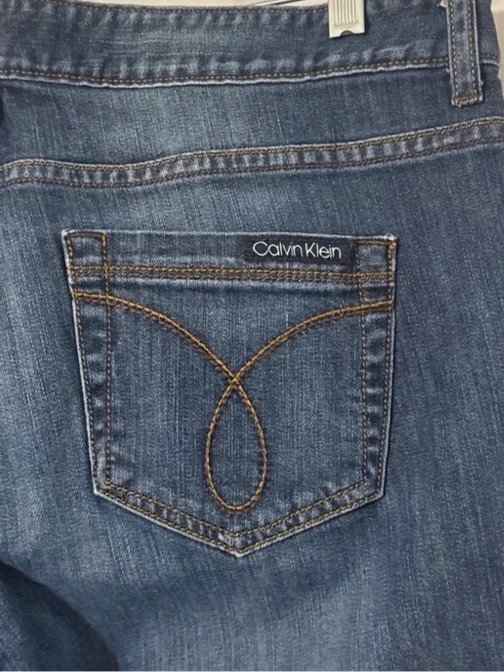 Calvin Klein denim jeans in medium wash w/whiskering and fading Size US 16